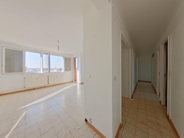 Appartement
         5 pièces
        - 82 m² Exclusivité 160 000 € *