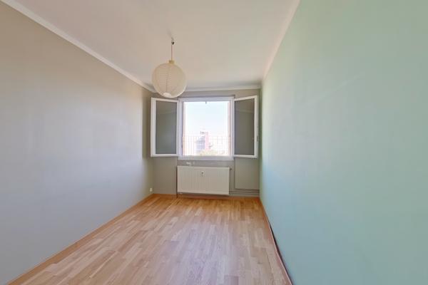 Appartement
         5 pièces
        - 82 m² Exclusivité 160 000 € *