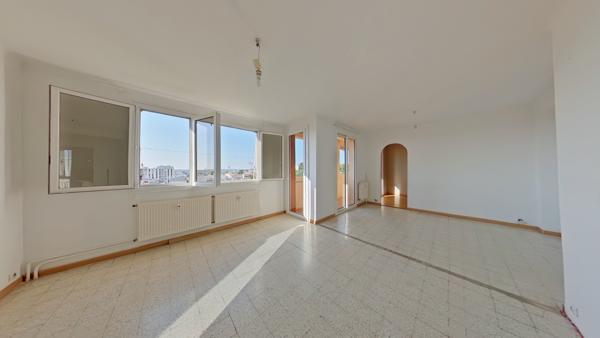 Appartement
         5 pièces
        - 82 m² Exclusivité 160 000 € *