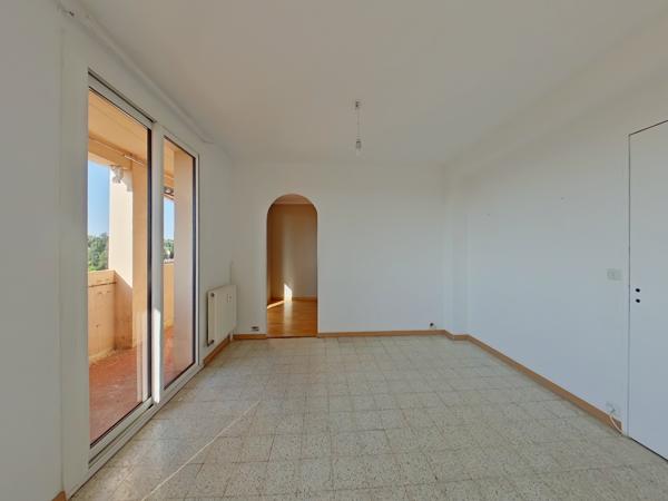 Appartement
         5 pièces
        - 82 m² Exclusivité 160 000 € *