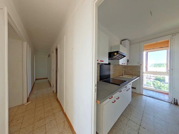 Appartement
         5 pièces
        - 82 m² Exclusivité 160 000 € *