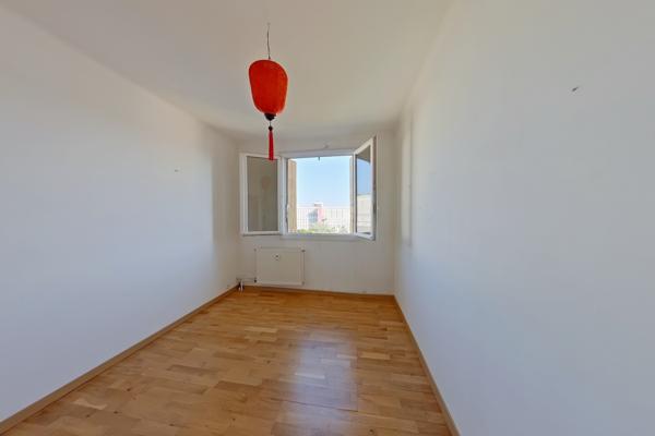 Appartement
         5 pièces
        - 82 m² Exclusivité 160 000 € *