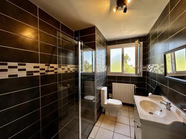 maison individuelle avec piscine, garage et salle de jeux 15
