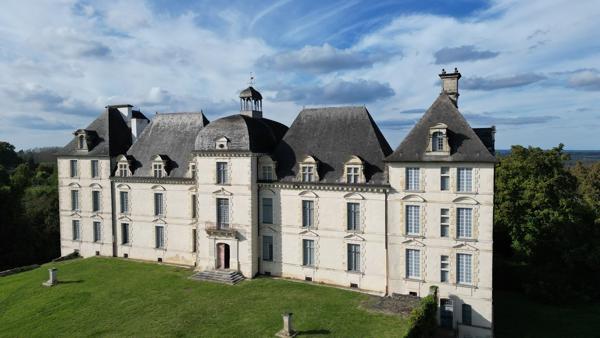 Château féodal au coeur des Landes sur 3,5 hectares Dax