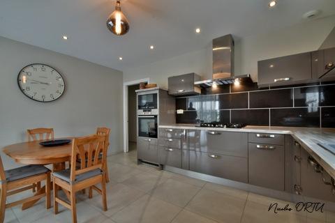 pavillon 4 chambres sur sous-sol