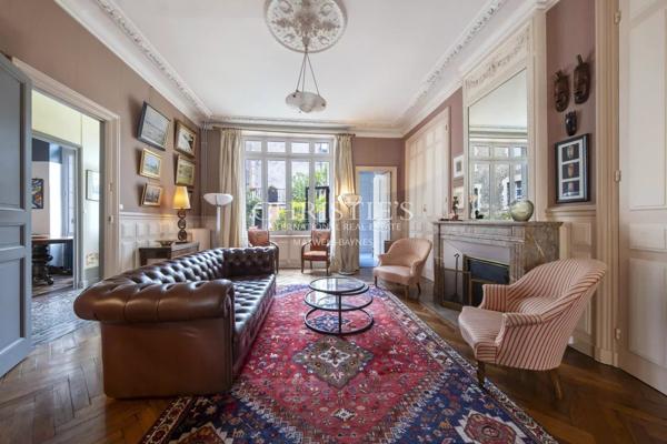 LA ROCHELLE VIEUX-PORT – Maison bourgeoise avec 5 chambres à deux pas des commerces, parcs et plage