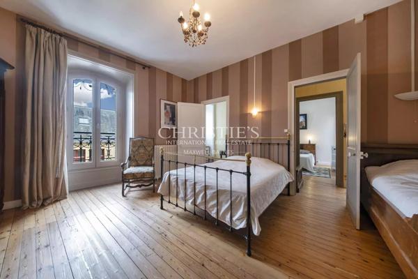 LA ROCHELLE VIEUX-PORT – Maison bourgeoise avec 5 chambres à deux pas des commerces, parcs et plage