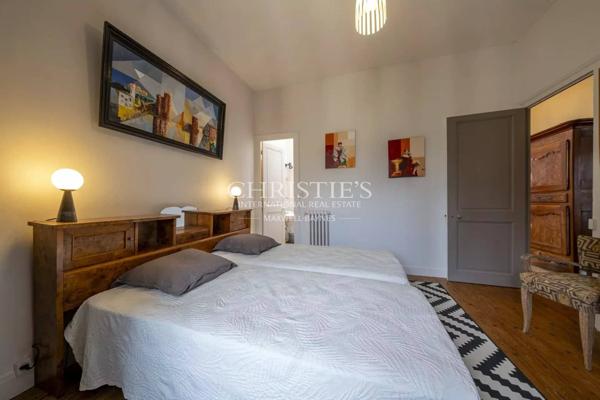 LA ROCHELLE VIEUX-PORT – Maison bourgeoise avec 5 chambres à deux pas des commerces, parcs et plage