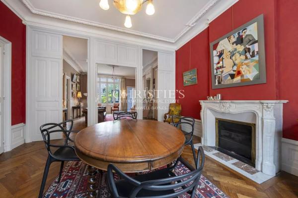 LA ROCHELLE VIEUX-PORT – Maison bourgeoise avec 5 chambres à deux pas des commerces, parcs et plage