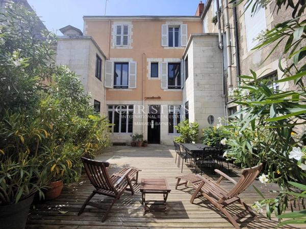 LA ROCHELLE VIEUX-PORT – Maison bourgeoise avec 5 chambres à deux pas des commerces, parcs et plage