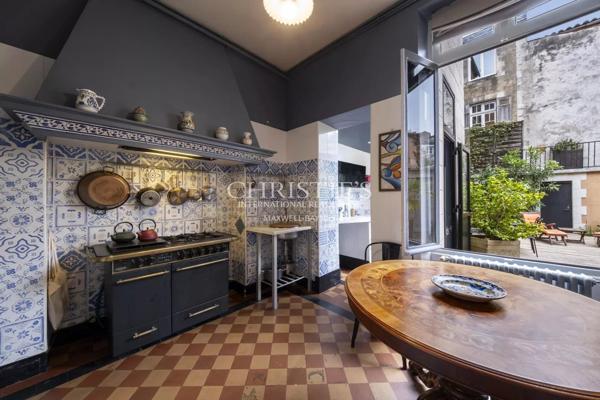 LA ROCHELLE VIEUX-PORT – Maison bourgeoise avec 5 chambres à deux pas des commerces, parcs et plage