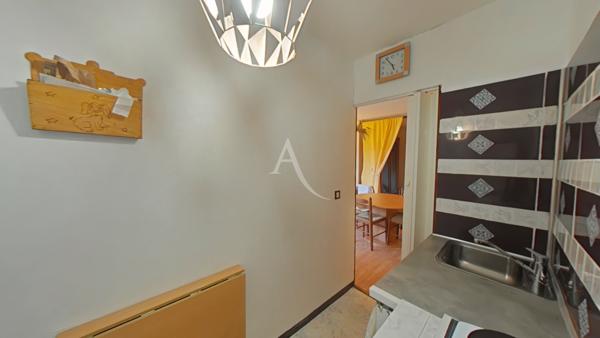 APPARTEMENT GREOUX LES BAINS AVEC BALCON PARKING CALME PROCHE DES THERMES