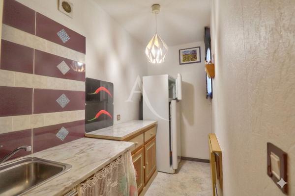 APPARTEMENT GREOUX LES BAINS AVEC BALCON PARKING CALME PROCHE DES THERMES