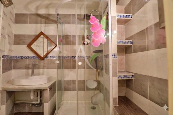 APPARTEMENT GREOUX LES BAINS AVEC BALCON PARKING CALME PROCHE DES THERMES