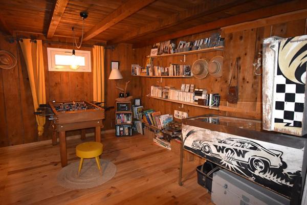 Mas rénové avec piscine intérieur et annexe