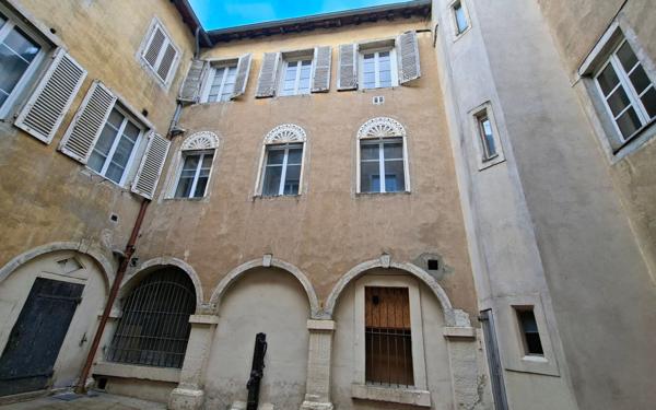 Appartement à vendre    5 pièces • 197,58 m2 Bourg-en-Bresse