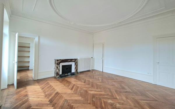 Appartement à vendre    5 pièces • 197,58 m2 Bourg-en-Bresse