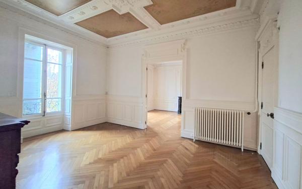 Appartement à vendre    5 pièces • 197,58 m2 Bourg-en-Bresse