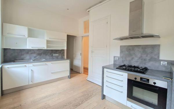 Appartement à vendre    5 pièces • 197,58 m2 Bourg-en-Bresse