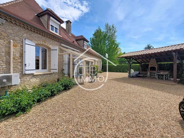 BERGERAC : Maison familiale de 204m² au cœur d'un parc arboré avec étang clos