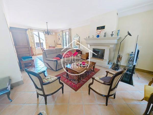 BERGERAC : Maison familiale de 204m² au cœur d'un parc arboré avec étang clos