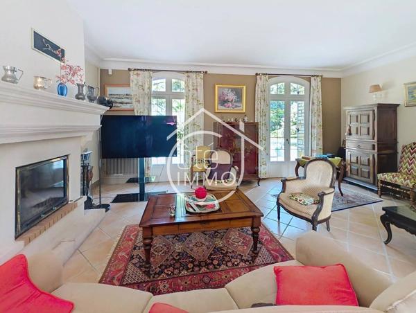 BERGERAC : Maison familiale de 204m² au cœur d'un parc arboré avec étang clos