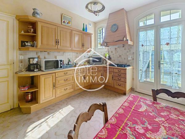 BERGERAC : Maison familiale de 204m² au cœur d'un parc arboré avec étang clos