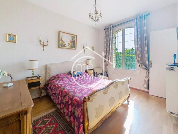 BERGERAC : Maison familiale de 204m² au cœur d'un parc arboré avec étang clos
