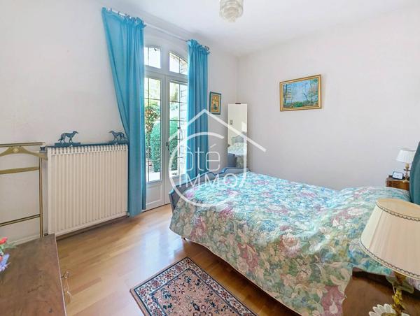 BERGERAC : Maison familiale de 204m² au cœur d'un parc arboré avec étang clos
