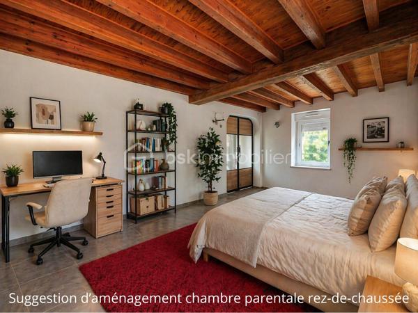 Située en village, dans un environnement calme et agréable, cette maison bénéficie d'un emplacement privilégié, à proximité du lac de la Chausselière, des écoles de La Guyonnière et à moins de 10 minutes de Montaigu-Vendée (gare, collèges, lycées). Transports scolaires et piste cyclable vers le centre-ville à proximité.

En partie rénovée depuis 2021, elle offre de beaux volumes et un fort potentiel d'aménagement.

Au rez-de-chaussée, vous découvrirez une entrée indépendante, une pièce de vie avec cuisine ouverte aménagée semi-équipée, agrémentée d'une cheminée (conduit à prévoir), un salon lumineux ouvert sur une terrasse d'environ 50 m², une arrière-cuisine, une chaufferie, un atelier pouvant agrandir la pièce de vie, une salle d'eau avec WC ainsi qu'une grande chambre d'environ 22 m², idéale pour créer une suite parentale.

À l'étage, un vaste palier dessert 3 chambres avec placards, un espace bureau, un WC indépendant et une pièce d'environ 20 m² sous combles à aménager. Ce palier offre également la possibilité de créer une chambre supplémentaire.

À l'extérieur, profitez d'un grand jardin clos avec portail électrique, interphone, puits avec pompe et préau. Le terrain offre également un beau potentiel grâce à la possibilité de détacher une parcelle constructible.

Les + :
• CU opérationnel positif (CUb) pour la création d'un terrain constructible
• Travaux récents réalisés depuis 2021 : chaudière à granulés, toiture, micro-station, électricité, VMC hygrométrique et environ 80 % des menuiseries
• Potentiel de 5 à 6 chambres
• Beaux volumes et nombreuses possibilités d'aménagement
• Environnement calme et recherché

Vous souhaitez obtenir plus d'informations ou organiser une visite ?
Contactez-moi sans tarder au 06 63 61 34 66.
Au plaisir, Noëmie
