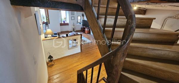 PROPRIÉTÉ DE CARACTÈRE – MAISON DE VILLAGE D’EXCEPTION À VILLESPY, IDÉAL POUR PROJET DE GÎTE 
Découvrez une propriété rare où authenticité et élégance se rencontrent avec harmonie.
Développant environ 255 m² habitables, cette demeure de caractère séduit par ses volumes généreux et son atmosphère chaleureuse. 
Derrière ses murs chargés d’histoire, vous découvrirez :
4 chambres spacieuses, alliant confort et sérénité
2 salles de bain contemporaines, aux prestations soignées
De superbes espaces de réception baignés de lumière, sublimés par des matériaux nobles tels que la pierre et le bois
Chaque détail a été pensé pour préserver le charme de l’ancien tout en offrant un niveau de confort moderne, avec notamment une isolation récente et performante.
À l’extérieur, un espace intimiste vous invite à profiter de moments privilégiés, entre détente et convivialité.
Un potentiel exceptionnel vient compléter ce bien :
Un plateau supplémentaire d’environ 118 m² entièrement rénové , offrant une opportunité rare de personnalisation, idéale pour créer un espace de vie sur mesure ou développer un projet d’exception.
La propriété bénéficie également d’un fort potentiel patrimonial, avec la possibilité d’aménagement en plusieurs lots, ouvrant la voie à un projet immobilier de standing.
Informations complémentaires :
Absence de garage
Stationnement  à proximité
Une adresse confidentielle pour les amateurs de biens uniques, à la recherche de caractère, volume et potentiel.
Visite privée sur demande.