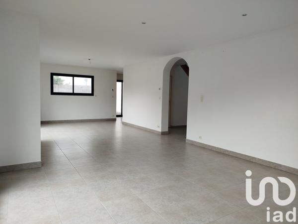 Maison traditionnelle 6 pièces de 142 m² à Ploeren (56880)