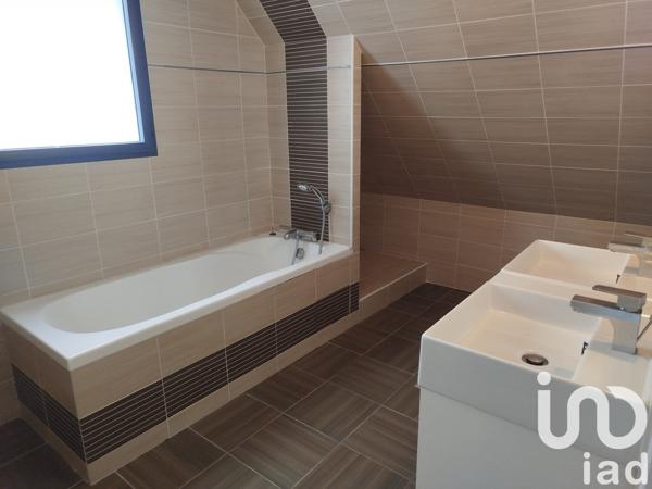 Maison traditionnelle 6 pièces de 142 m² à Ploeren (56880)