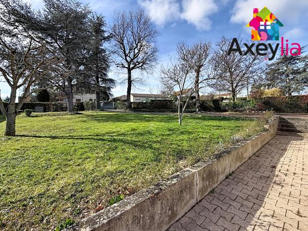 Commelle-Vernay (42120) A VENDRE - COMMELLE-VERNAY - MAISON AVEC SOUS-SOL SEMI-ENTERRÉ, DEUX GARAGES ET GRAND TERRAIN