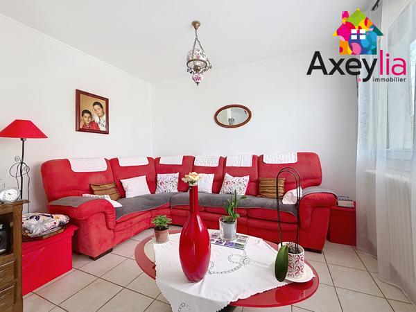 Commelle-Vernay (42120) A VENDRE - COMMELLE-VERNAY - MAISON AVEC SOUS-SOL SEMI-ENTERRÉ, DEUX GARAGES ET GRAND TERRAIN