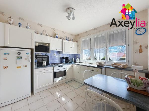 Commelle-Vernay (42120) A VENDRE - COMMELLE-VERNAY - MAISON AVEC SOUS-SOL SEMI-ENTERRÉ, DEUX GARAGES ET GRAND TERRAIN