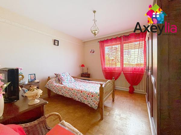 Commelle-Vernay (42120) A VENDRE - COMMELLE-VERNAY - MAISON AVEC SOUS-SOL SEMI-ENTERRÉ, DEUX GARAGES ET GRAND TERRAIN