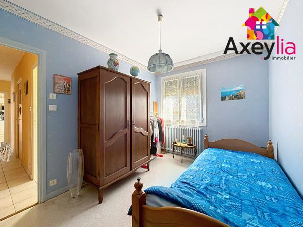 Commelle-Vernay (42120) A VENDRE - COMMELLE-VERNAY - MAISON AVEC SOUS-SOL SEMI-ENTERRÉ, DEUX GARAGES ET GRAND TERRAIN