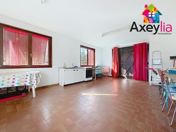 Commelle-Vernay (42120) A VENDRE - COMMELLE-VERNAY - MAISON AVEC SOUS-SOL SEMI-ENTERRÉ, DEUX GARAGES ET GRAND TERRAIN