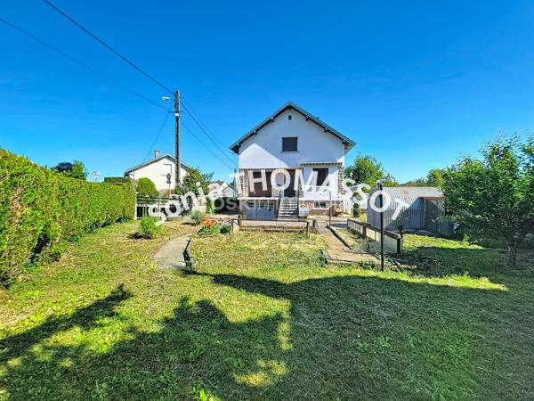 EXCLUSIVITÉ – Maison à rénover avec beau potentiel

Située sur la commune de Dole, proche de toutes commodités et de la gare, cette maison sur sous-sol est une maison à rénover qui offre un beau potentiel d’évolution.
Au rez-de-chaussée : entrée, salon-séjour, cuisine séparée, une chambre, salle de bain et WC indépendant.
À l’étage, un espace déjà existant permet soit une extension après création d’un accès, soit la réalisation d’un second logement type studio avec chambre, cuisine ouverte sur séjour, salle de bain et WC.
Cave et dépendances complètent ce bien.
Travaux à prévoir et budget rénovation à anticiper. Idéal pour les amateurs de rénovation ou investisseurs avec possibilité de créer deux logements.
Pour plus d’informations contactez-moi !