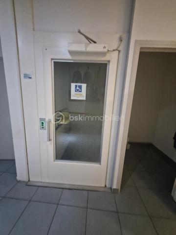 Immeuble de bureaux de 207 m²