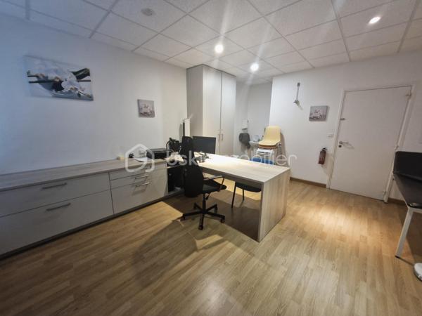 Immeuble de bureaux de 207 m²