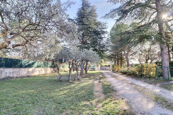 Maison à vendre 6 pièces de 180 m² à Saint-Martin-de-la-Brasque