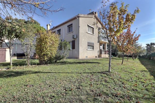 Maison à vendre 6 pièces de 180 m² à Saint-Martin-de-la-Brasque