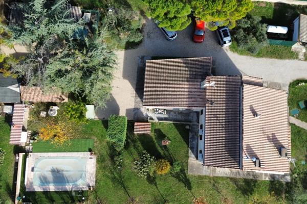 Maison à vendre 6 pièces de 180 m² à Saint-Martin-de-la-Brasque