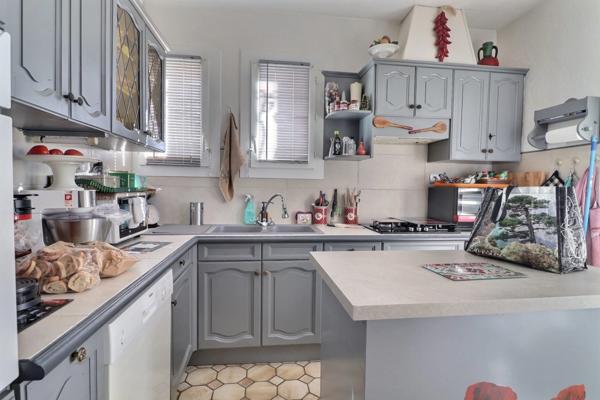 Maison à vendre 6 pièces de 180 m² à Saint-Martin-de-la-Brasque