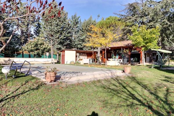 Maison à vendre 6 pièces de 180 m² à Saint-Martin-de-la-Brasque