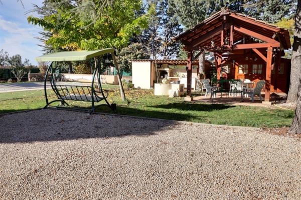 Maison à vendre 6 pièces de 180 m² à Saint-Martin-de-la-Brasque