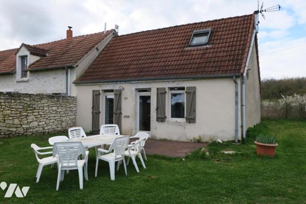 Maison T2 mitoyenne d'un côté - Dépendance - Terrasse - Jardin. 983 m² cadastré.