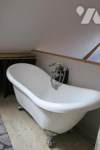 Maison T2 mitoyenne d'un côté - Dépendance - Terrasse - Jardin. 983 m² cadastré.